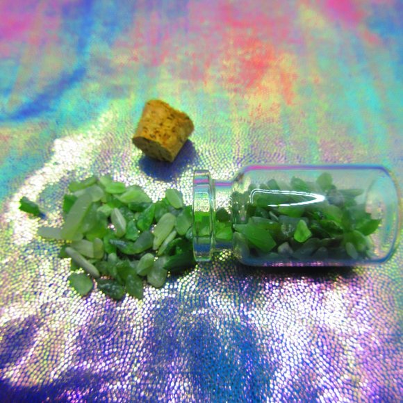 Nephrite Jade Gemstone Chips In A Bottle Embellishments Natural - Picture 2 of 3